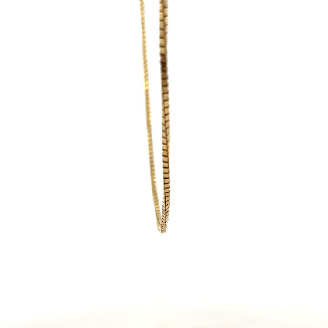 9ct yellow gold box chain weighing 6.4g, unbranded jewelry with a polished finish, close-up of the chain's links.