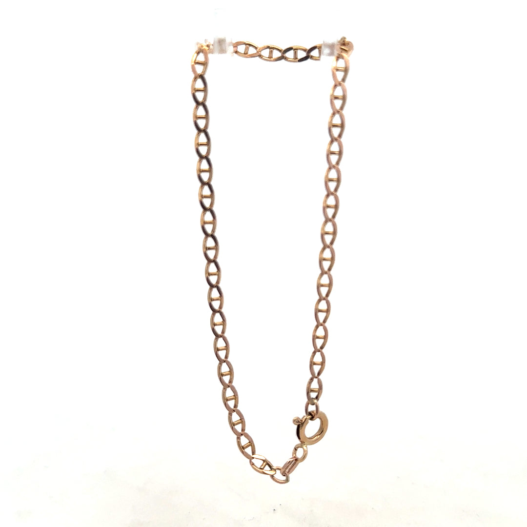 9ct yellow gold bracelet weighing 2.6g, featuring a sleek chain design, unbranded jewelry piece with a polished finish.