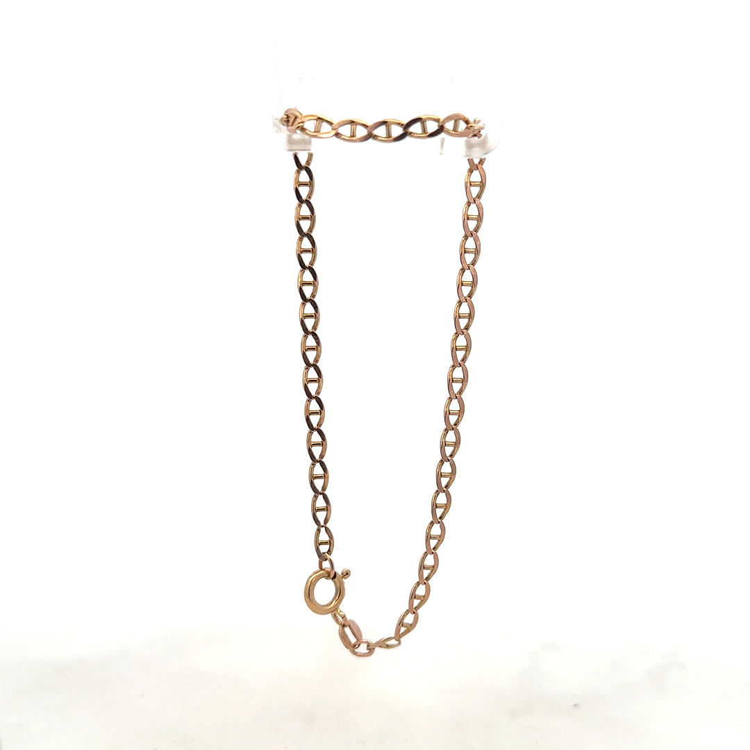 9ct yellow gold bracelet with a delicate chain design, weighing 2.6 grams, crafted in unbranded fine jewelry style.