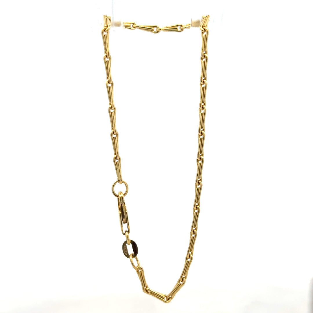 9ct yellow gold bracelet weighing 3.5g, featuring a delicate chain design, unbranded jewelry piece on a plain background.