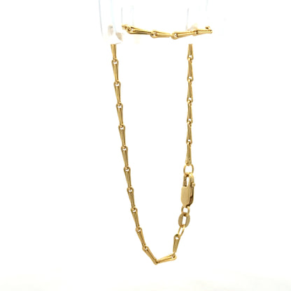 9ct yellow gold bracelet weighing 3.5g, featuring a sleek design, shown in this image with detailed close-up of the jewelry.