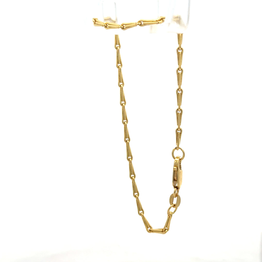 9ct yellow gold bracelet weighing 3.5g, featuring a sleek, polished design with a secure clasp.