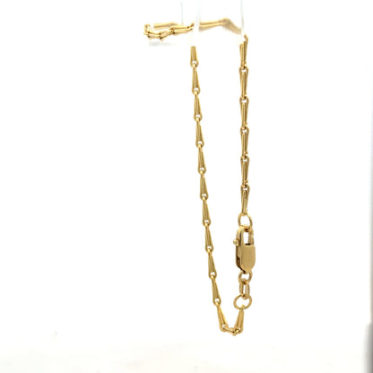 9ct yellow gold bracelet weighing 3.5g, featuring a sleek chain design, unbranded jewelry, displayed against a neutral background.