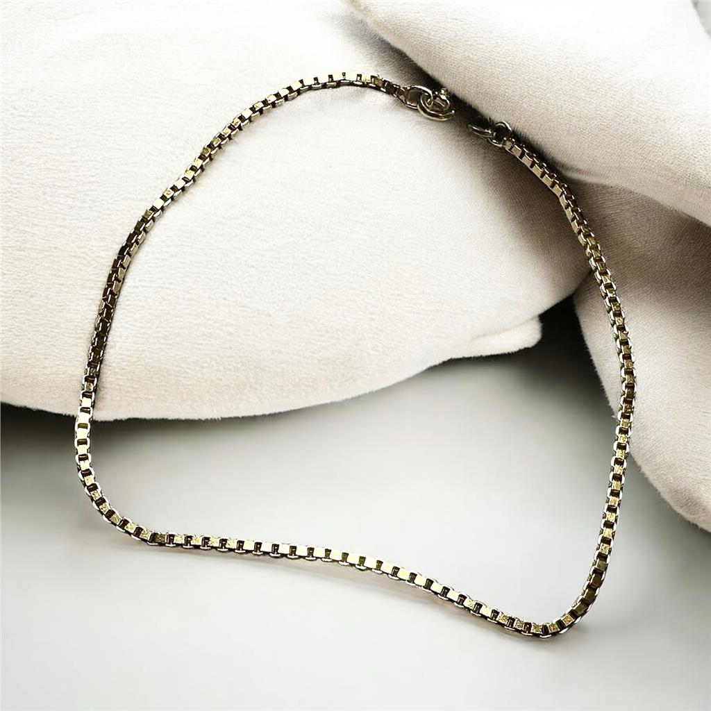 9ct yellow gold bracelet weighing 3.7g with a sleek design, captured in a clear image showcasing its elegant craftsmanship.