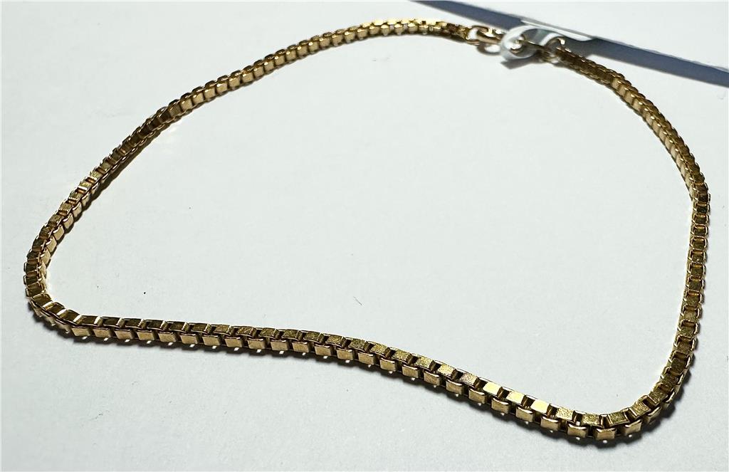9ct yellow gold bracelet weighing 3.7g with a sleek design, featuring smooth links and a secure clasp.