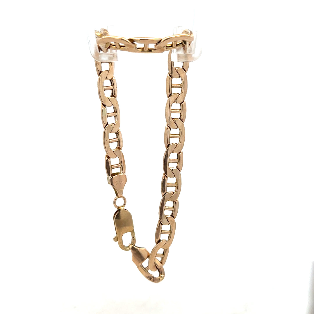 9ct yellow gold bracelet weighing 8.6g, unbranded, with a sleek and elegant design suitable for everyday wear.