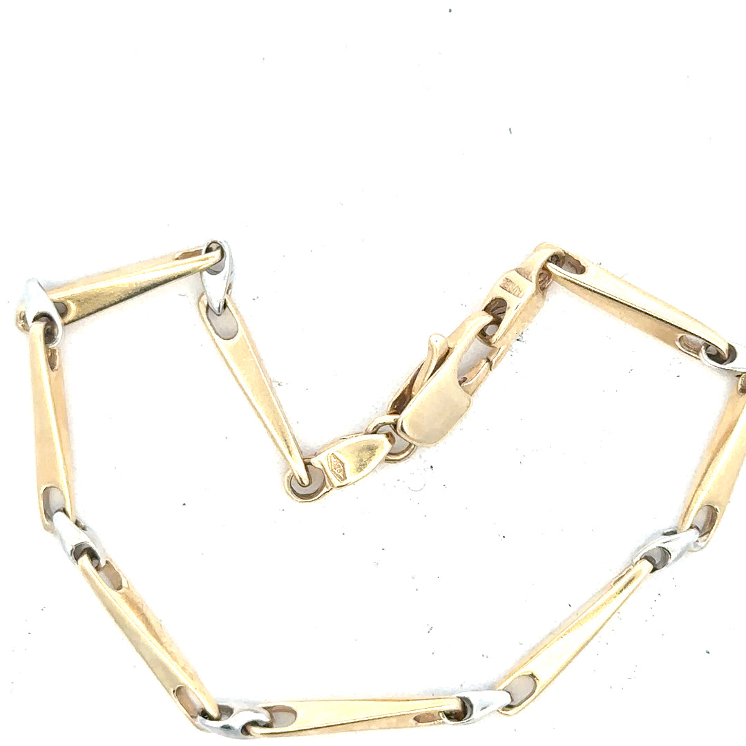 9ct yellow gold bracelet weighing 8.9g, featuring a delicate chain design, unbranded jewelry accessory.