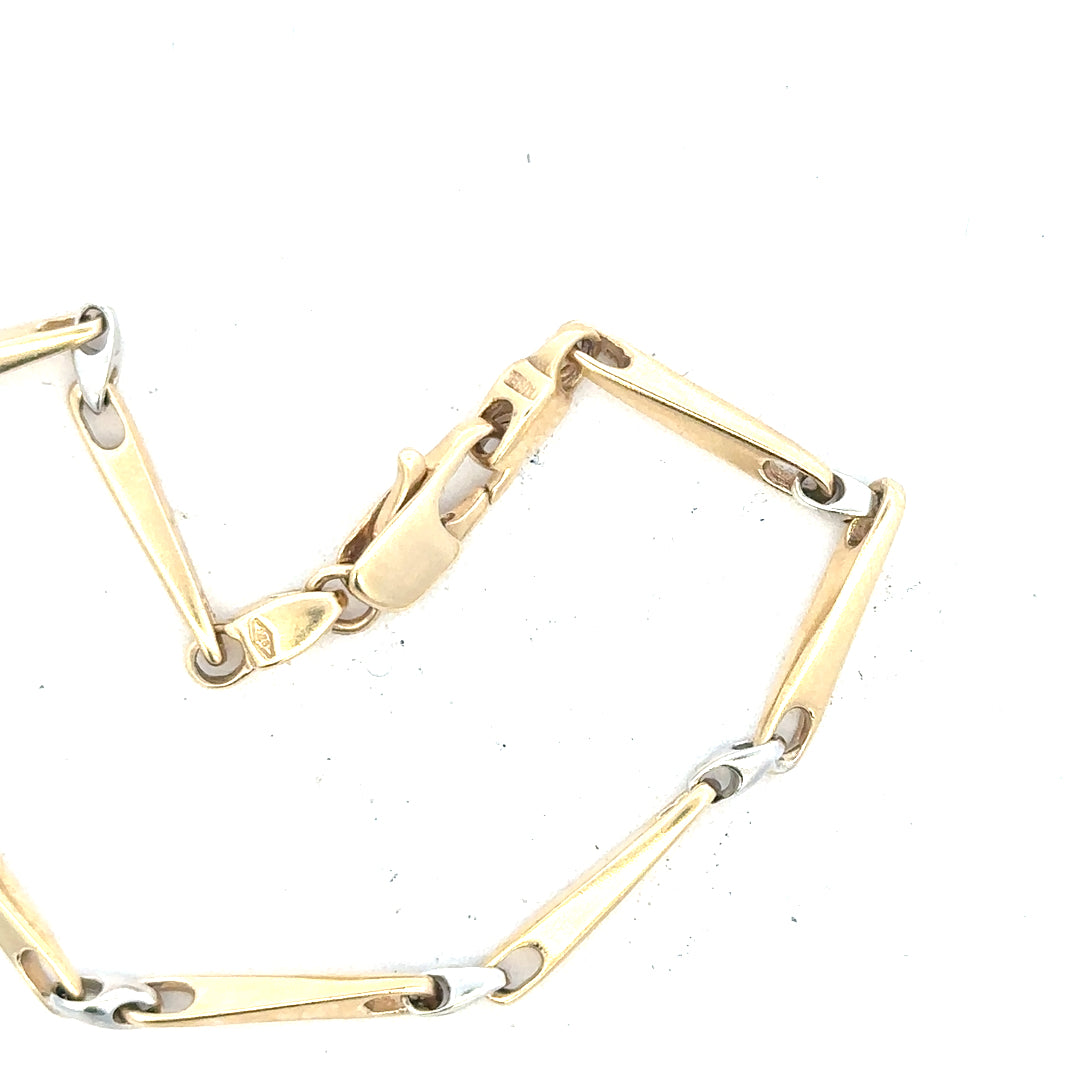 9ct yellow gold bracelet weighing 8.9g, unbranded jewelry piece with intricate design and secure clasp.