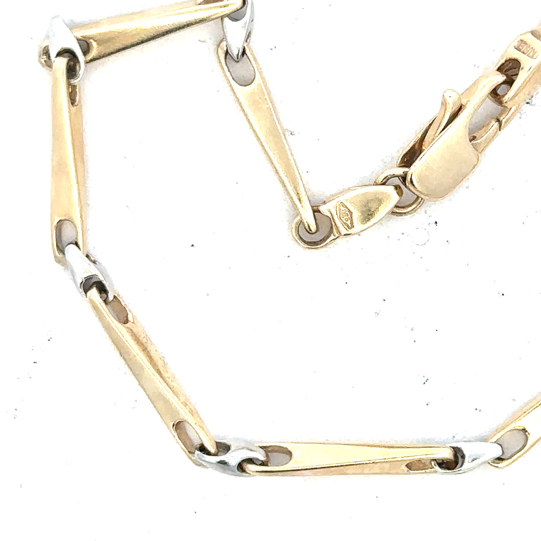 9ct yellow gold bracelet weighing 8.9g, unbranded, with a sleek, polished design for elegant jewelry styling