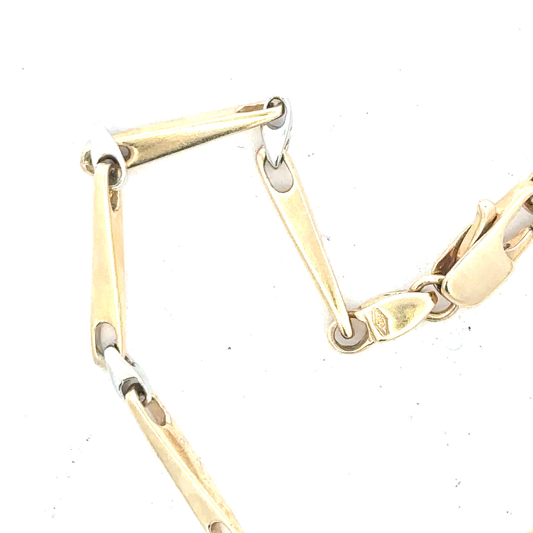 9ct yellow gold bracelet weighing 8.9 grams, featuring a delicate chain design, unbranded jewelry for everyday wear.