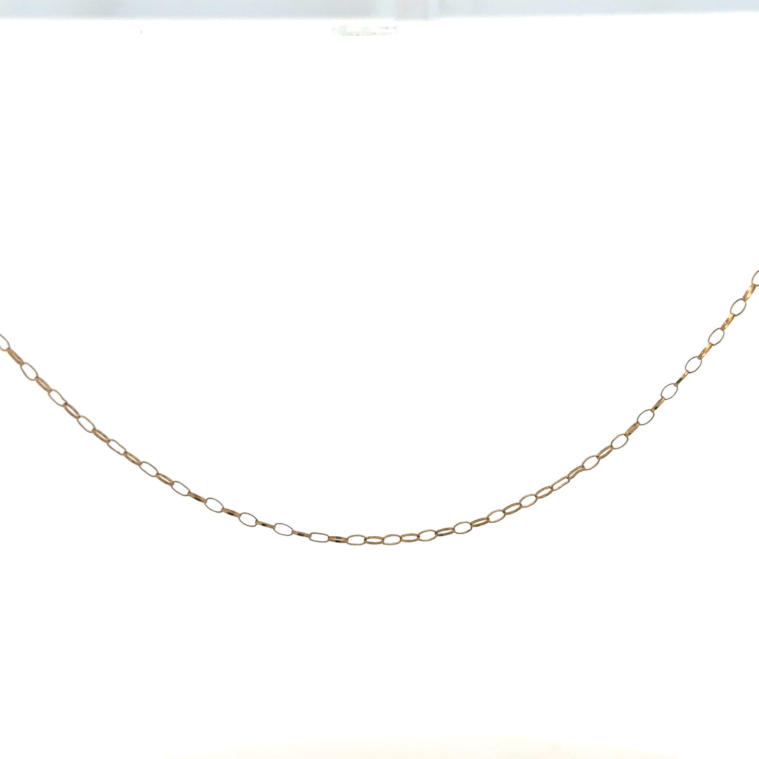 9ct yellow gold chain weighing 0.7g, featuring a delicate design and secure clasp, suitable for everyday wear.