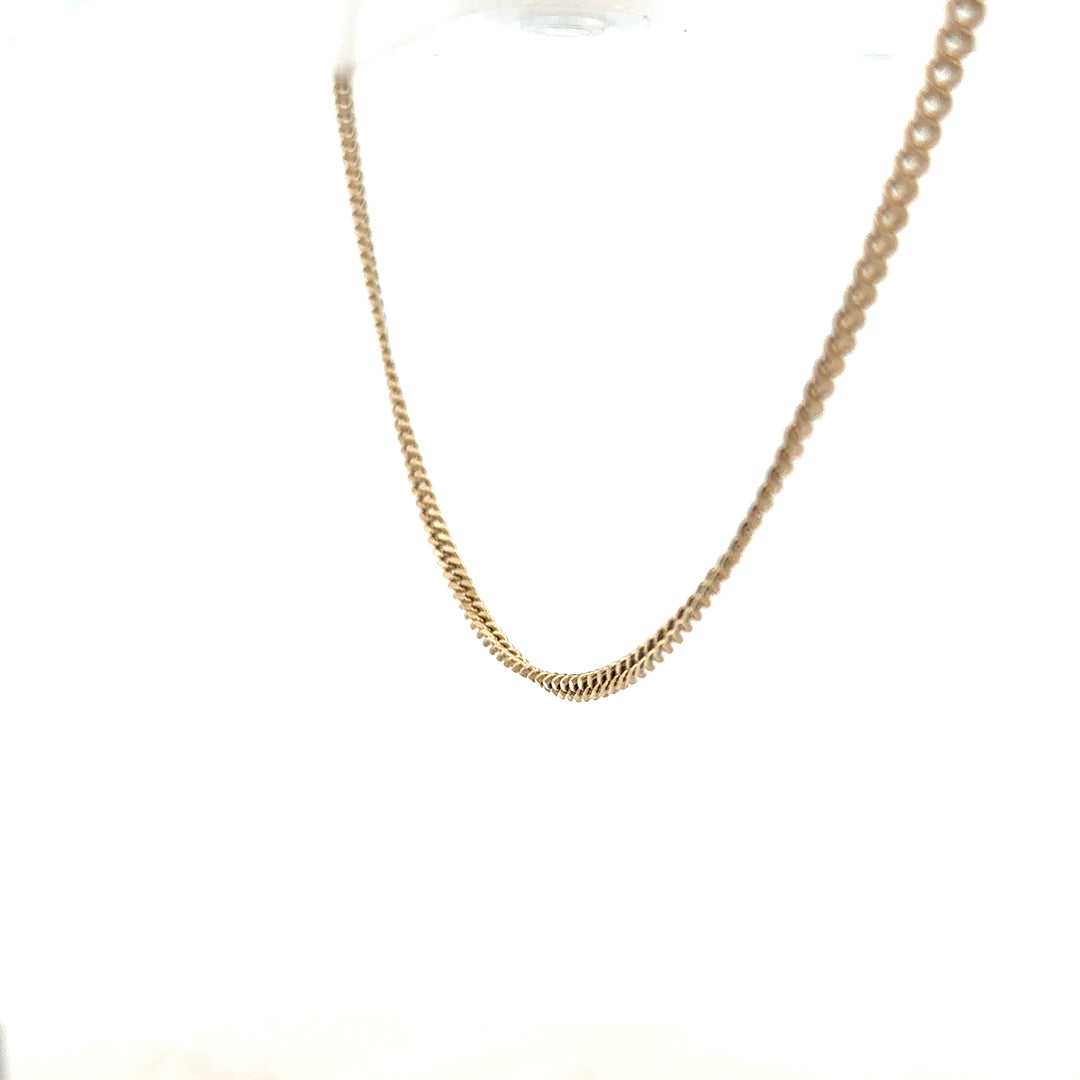 9ct yellow gold chain weighing 11g, featuring a classic link design, unbranded jewelry piece with a polished finish.