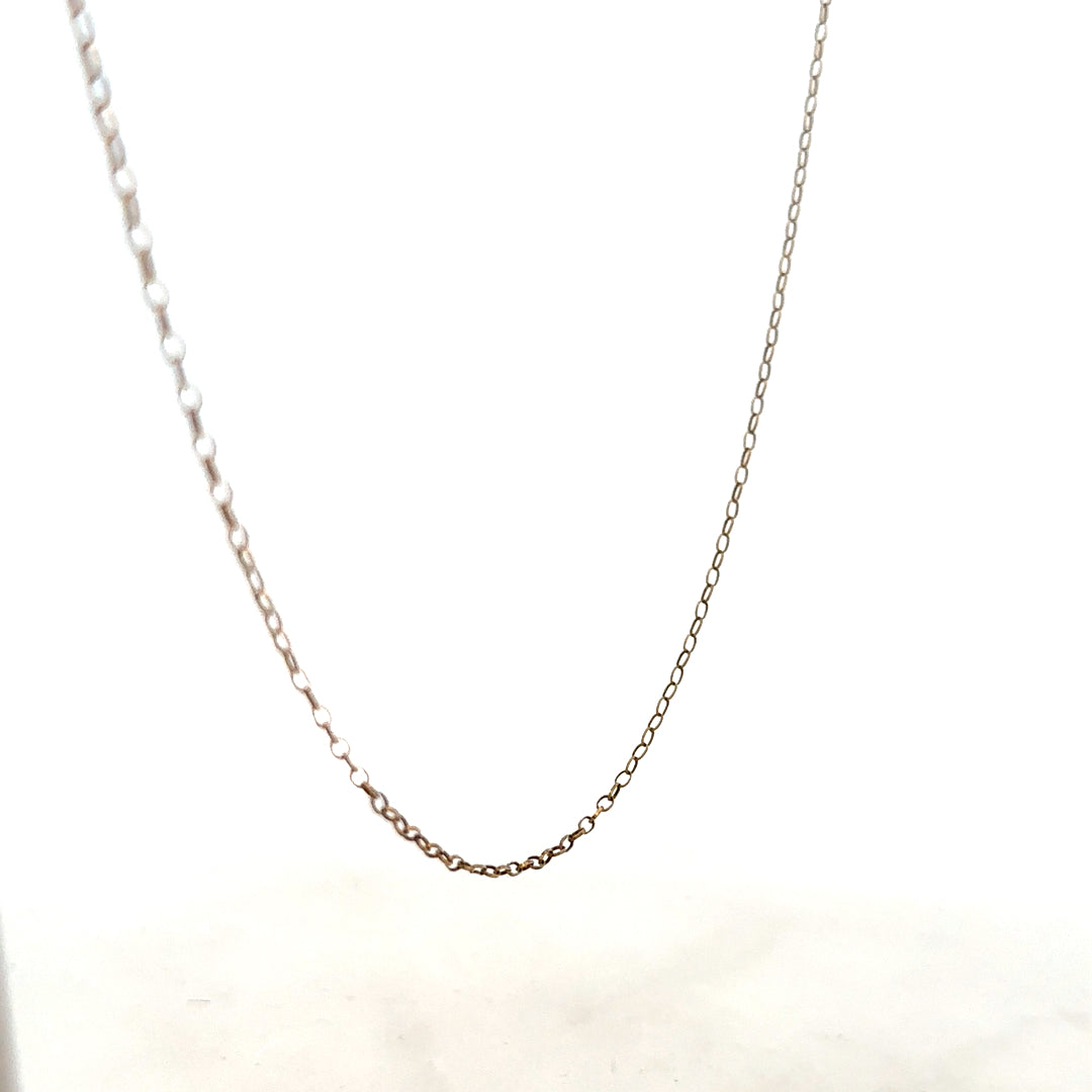 9ct yellow gold chain weighing 1g, unbranded jewelry accessory with a delicate link design, shown in close-up.