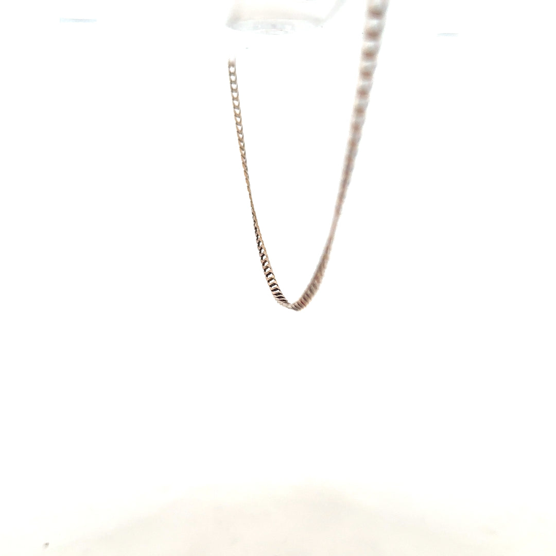 9ct yellow gold chain weighing 3.1g, unbranded, with a close-up view of the chain's fine link design.