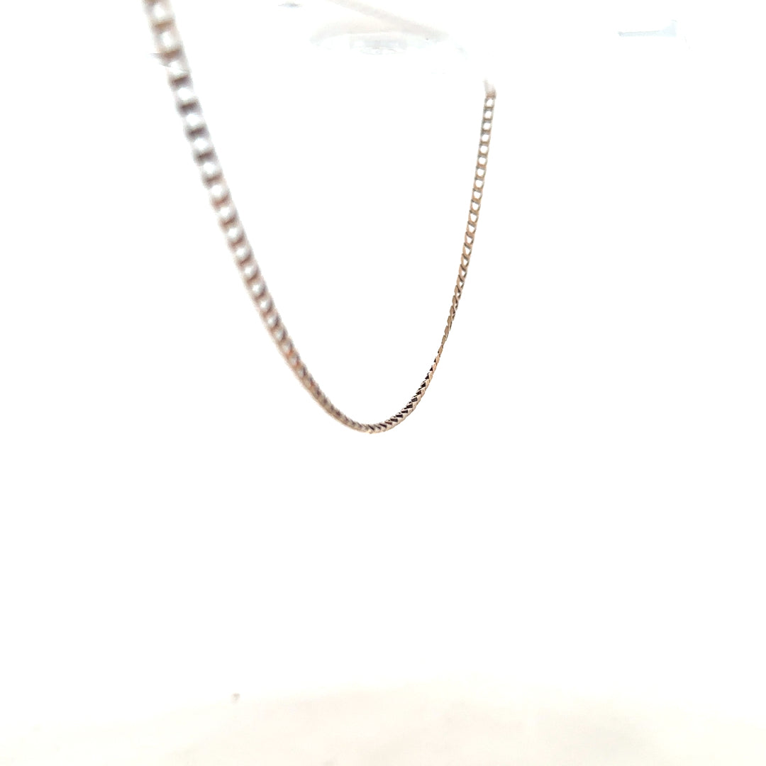 9ct yellow gold chain weighing 3.1g, unbranded jewelry accessory, showing the detailed link design and warm gold tone.