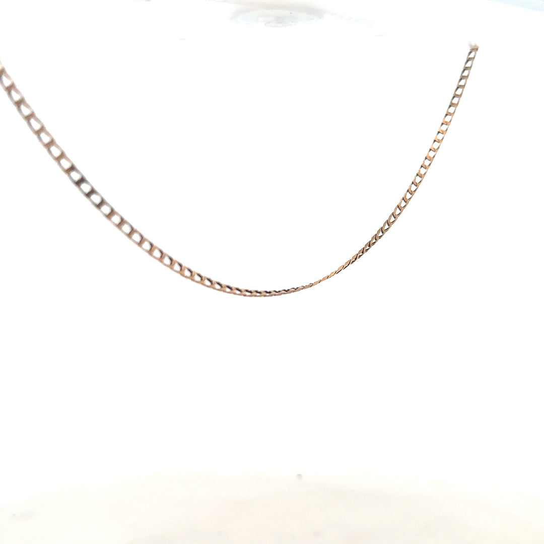 9ct yellow gold chain weighing 3.1g, unbranded, shown with close-up detail of the polished links and clasp.