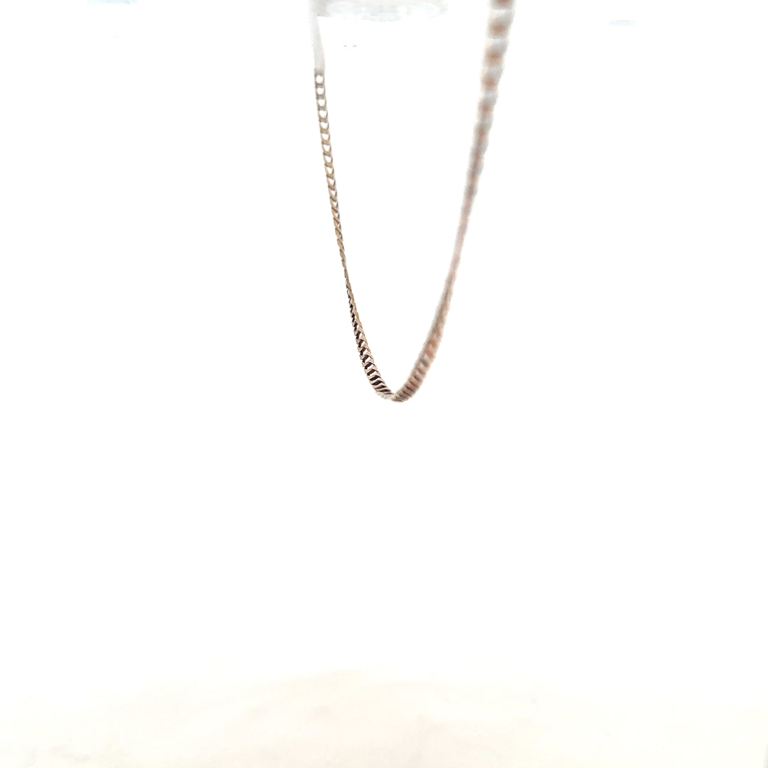 9ct yellow gold chain weighing 3.1g, unbranded jewelry with a classic design, shown in a close-up image.