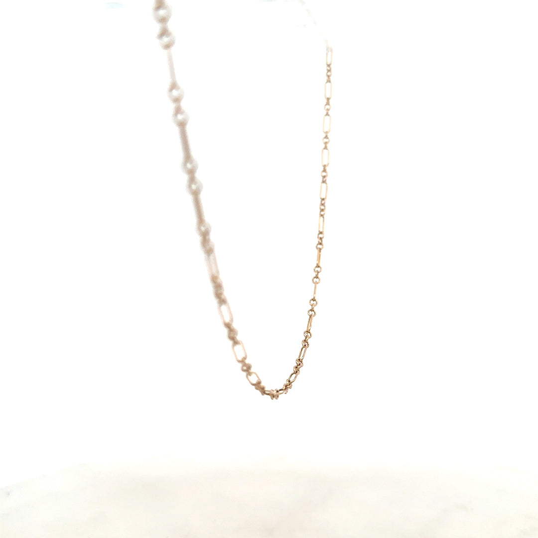 9ct yellow gold chain weighing 3.3g, unbranded, with a classic link design suitable for everyday wear.