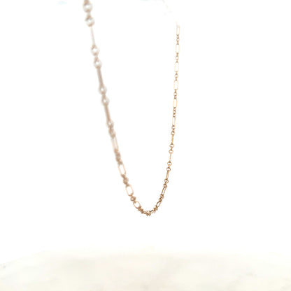 9ct yellow gold chain weighing 3.3g, unbranded, with a classic link design suitable for everyday wear.