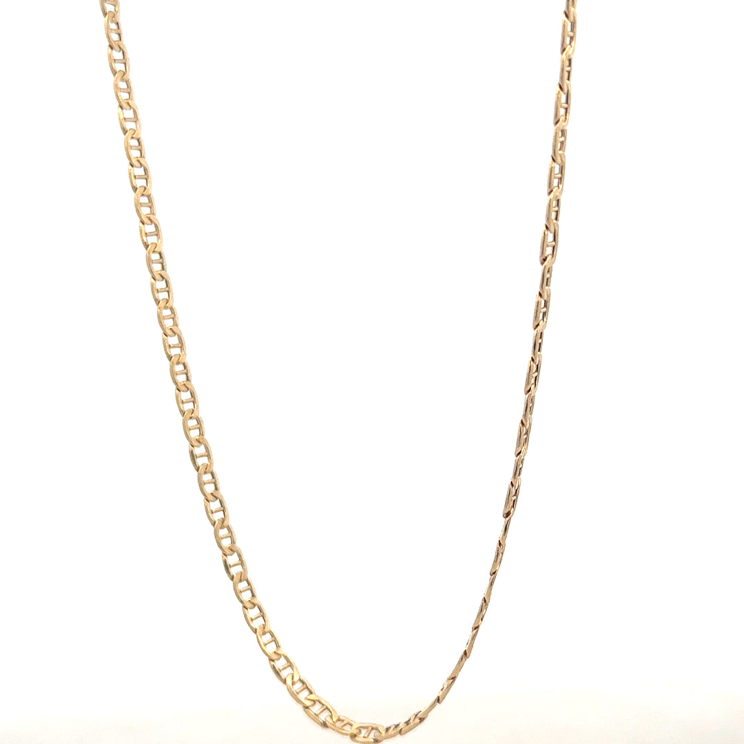9ct yellow gold chain weighing 3.7g, featuring a classic link design, unbranded jewelry suitable for everyday wear