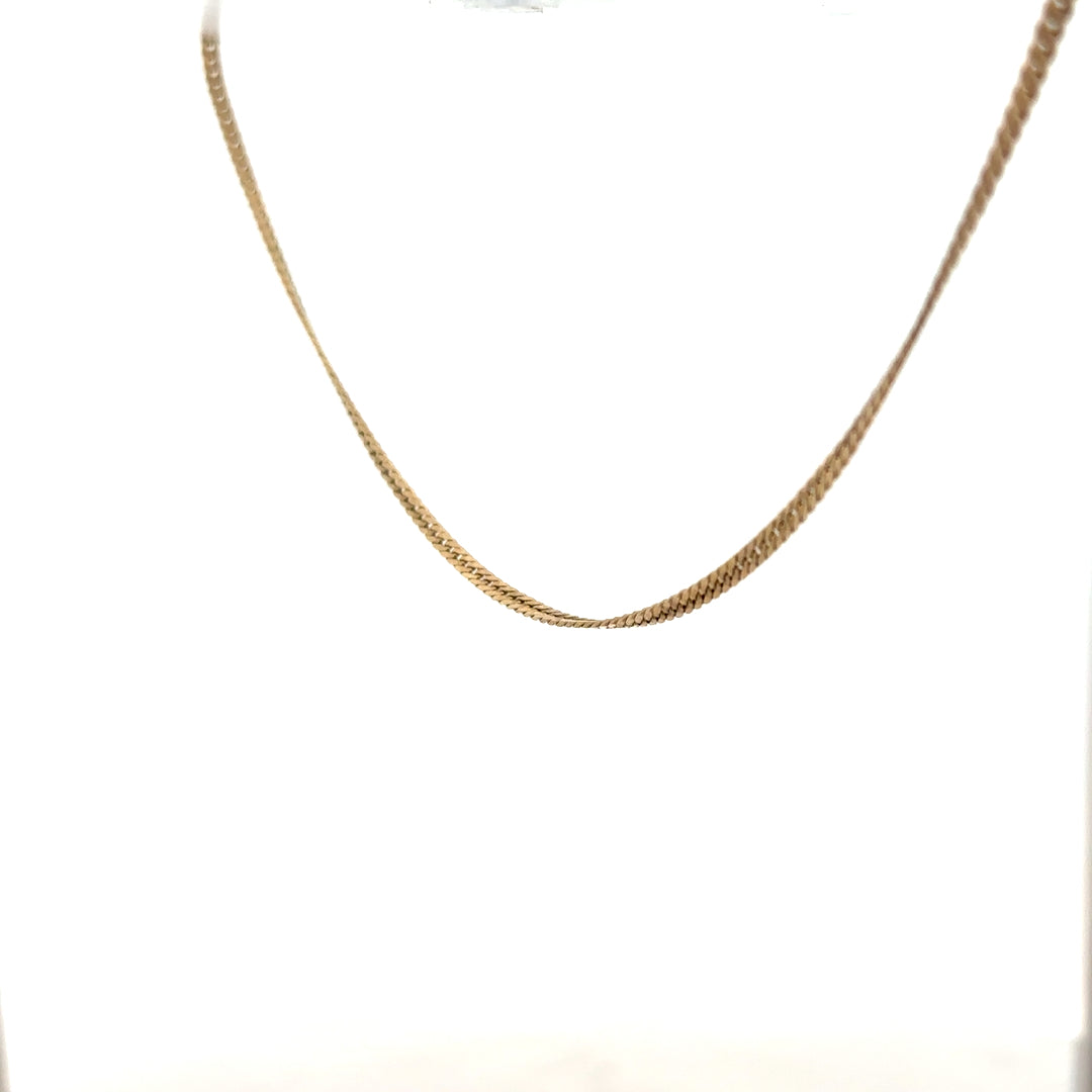 9ct yellow gold chain weighing 4.6g, unbranded, with a close-up of the smooth, shiny link design.