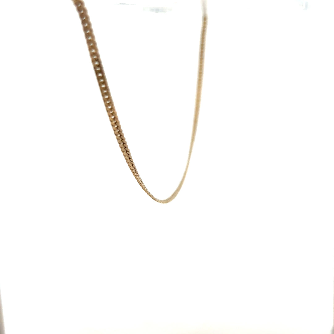 9ct yellow gold chain weighing 4.6g, unbranded, shown in this image with detailed close-up of the fine link design.