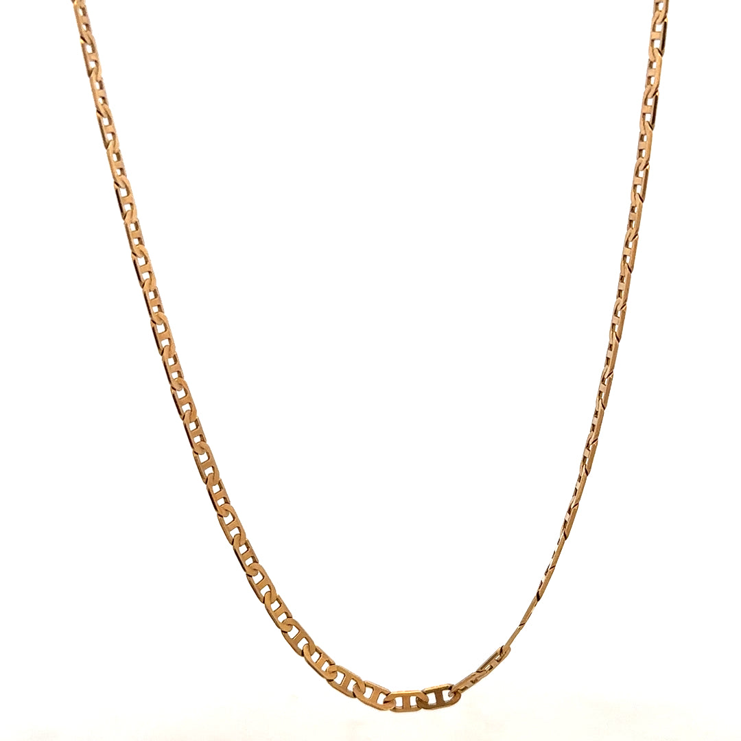 9ct yellow gold chain weighing 6.6g, unbranded, with a detailed close-up of the chain's links and finish.