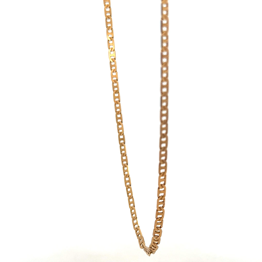 9ct yellow gold chain weighing 6.6g, featuring a classic link design, unbranded jewelry with a polished finish.