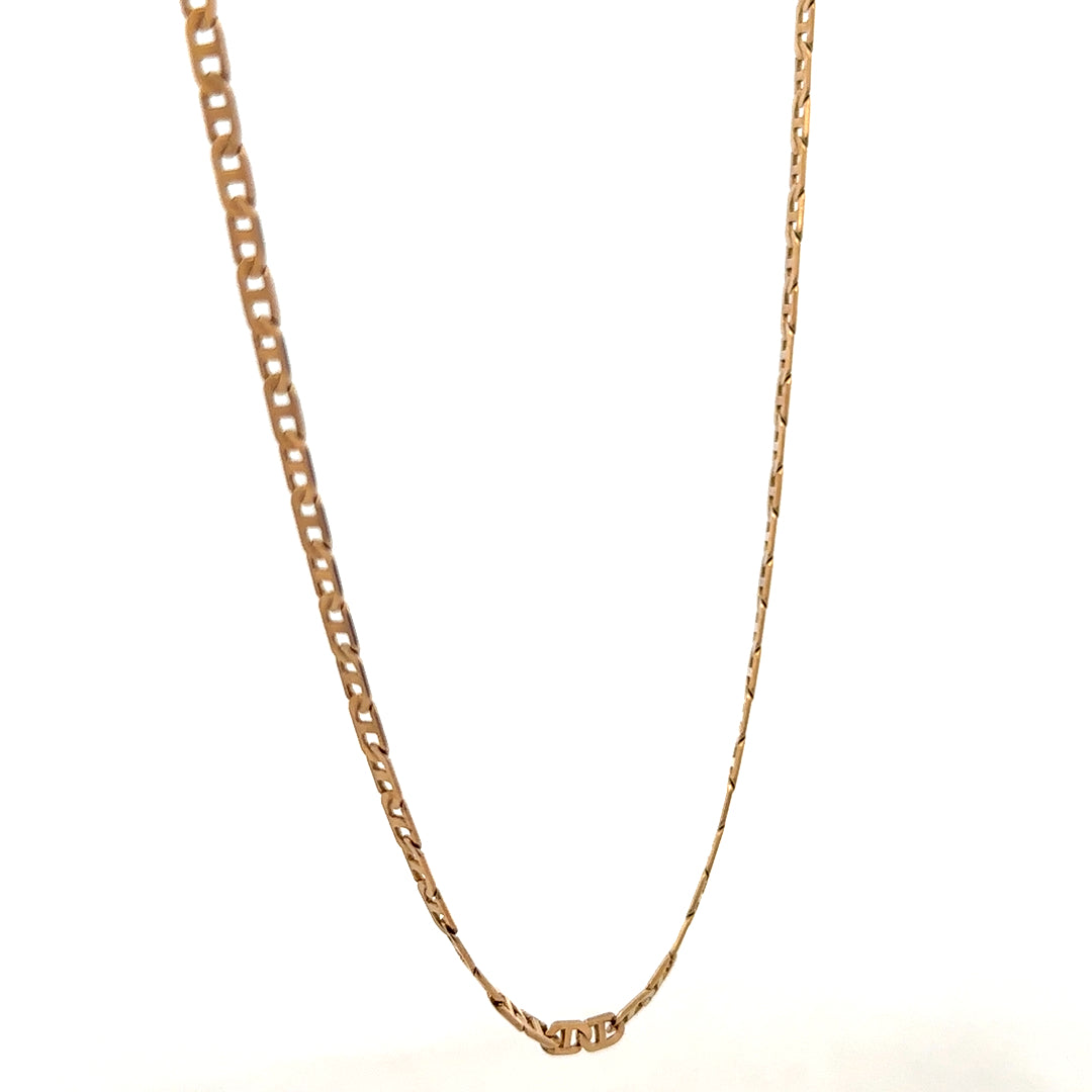 9ct yellow gold chain weighing 6.6g, unbranded, displayed on a plain background highlighting its fine link design.