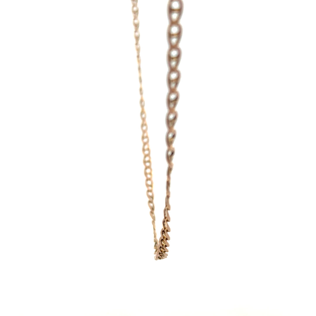 9ct yellow gold chain weighing 6.7g, unbranded jewelry accessory with a classic link design.