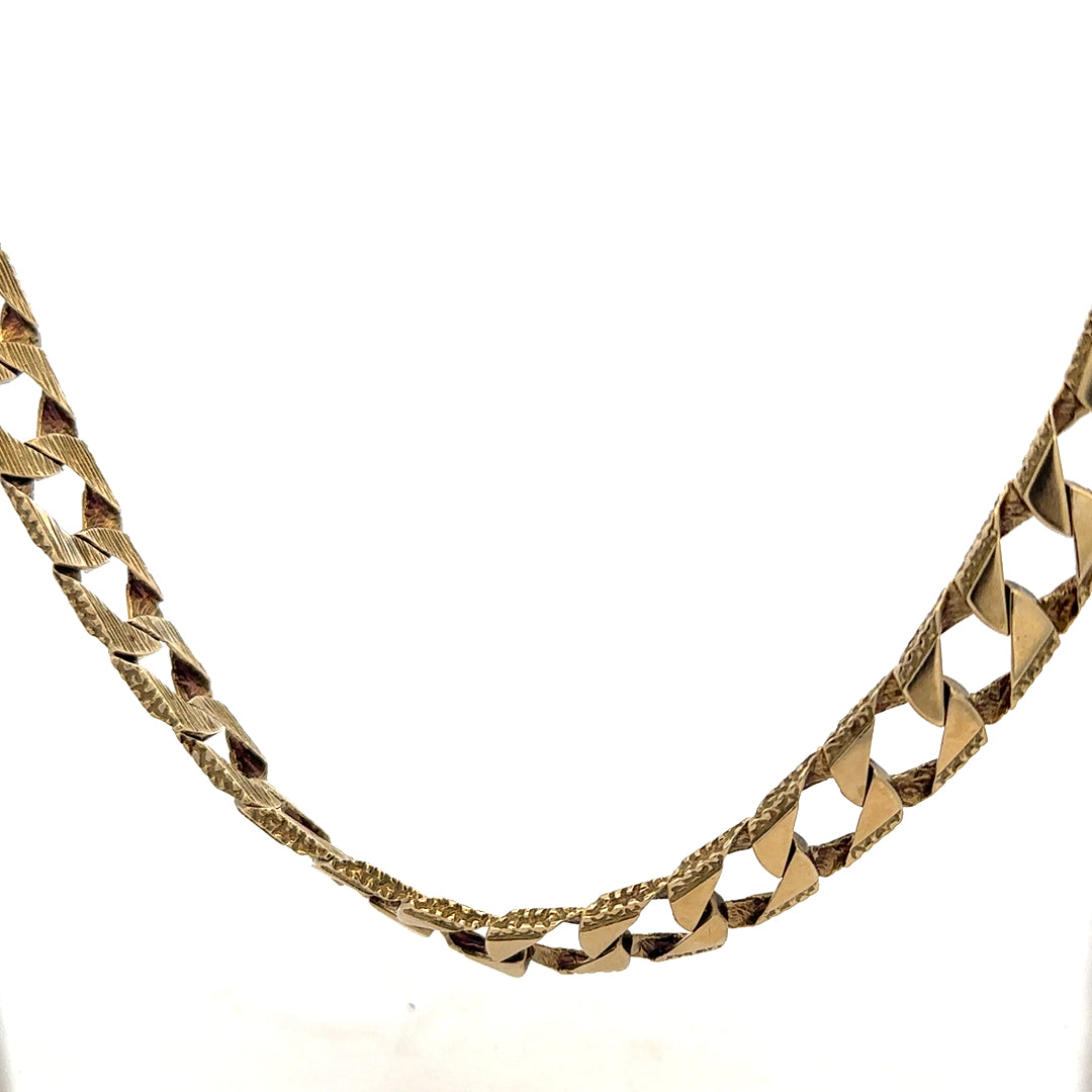 9ct yellow gold chain weighing 61.2g, shown with a close-up of its detailed links and polished finish.