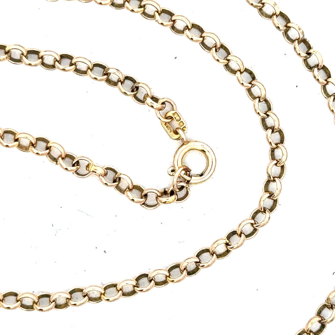 9ct yellow gold chain weighing 7.2g, featuring a classic link design, unbranded jewelry for stylish wear