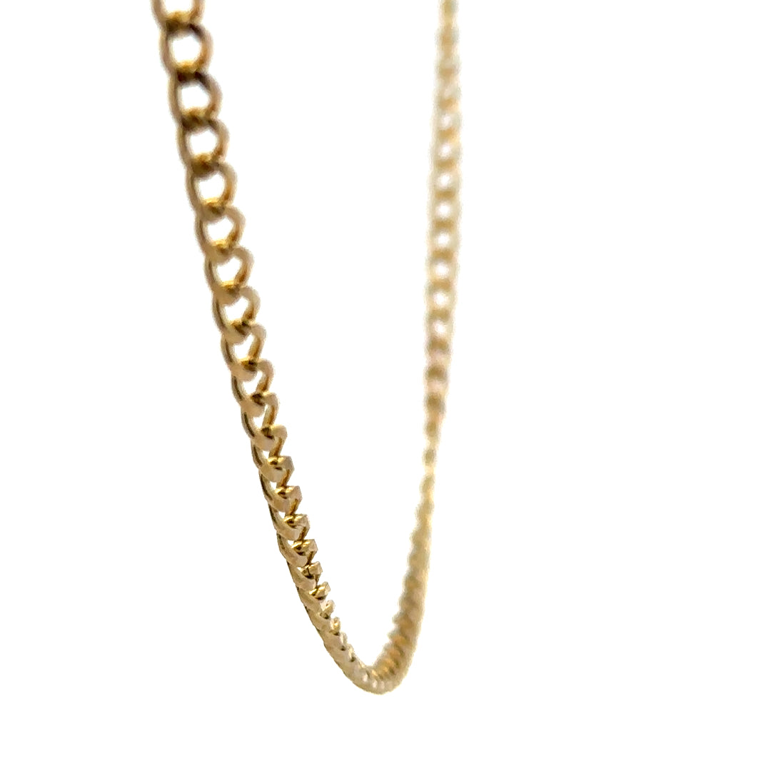 9ct yellow gold chain weighing 7.4g, unbranded, with a detailed close-up of the chain's links and shine.