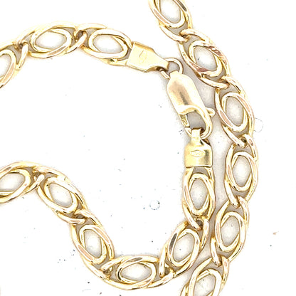 9ct yellow gold chain weighing 7.8g, unbranded, with a detailed close-up of the smooth, polished links.
