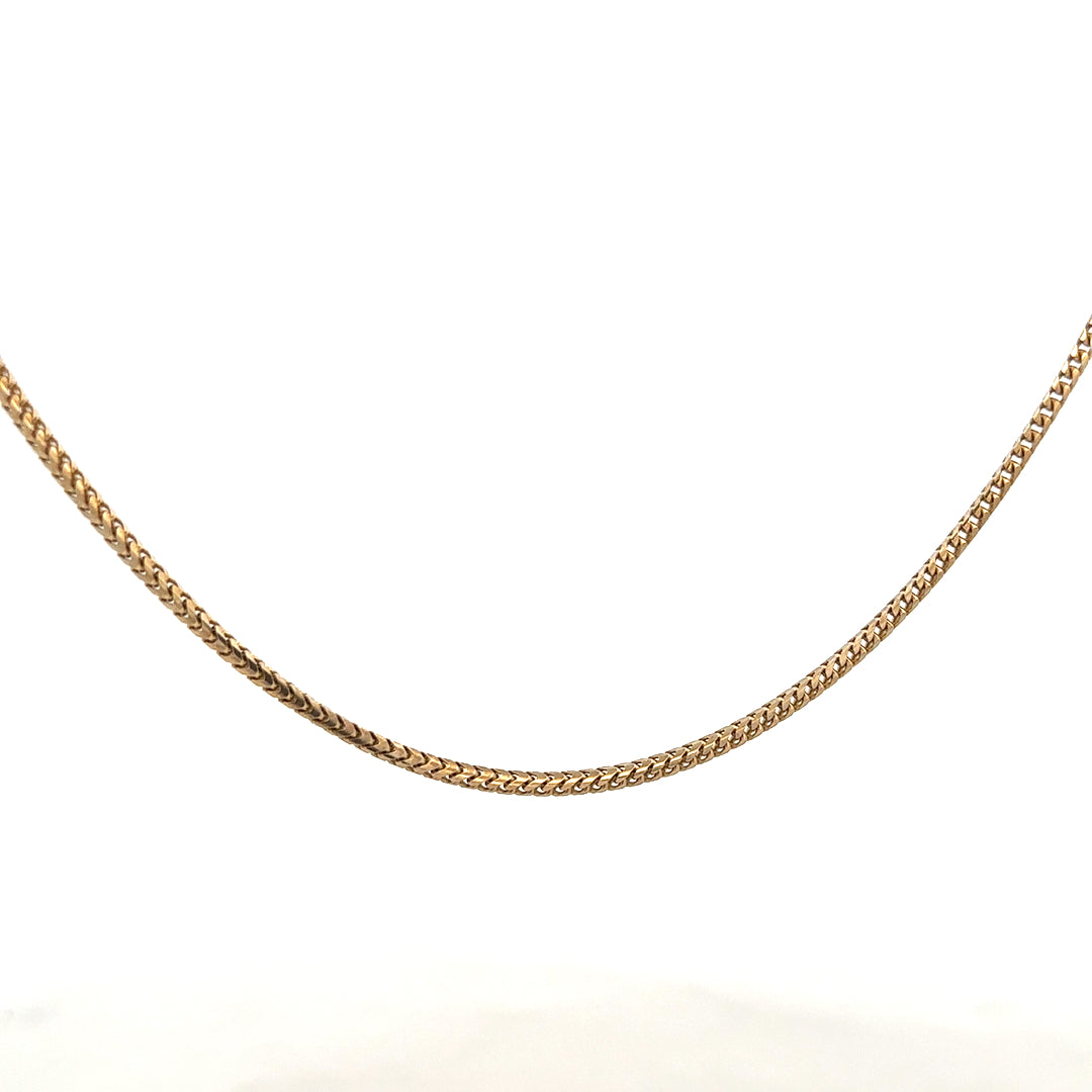 9ct yellow gold chain weighing 9.2g, unbranded, with a detailed close-up of the chain’s links and gold finish.