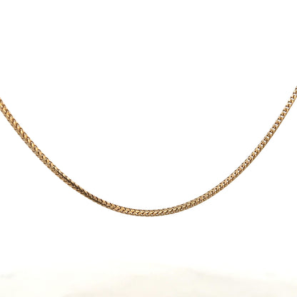 9ct yellow gold chain weighing 9.2g, unbranded, with a detailed close-up of the chain’s links and gold finish.