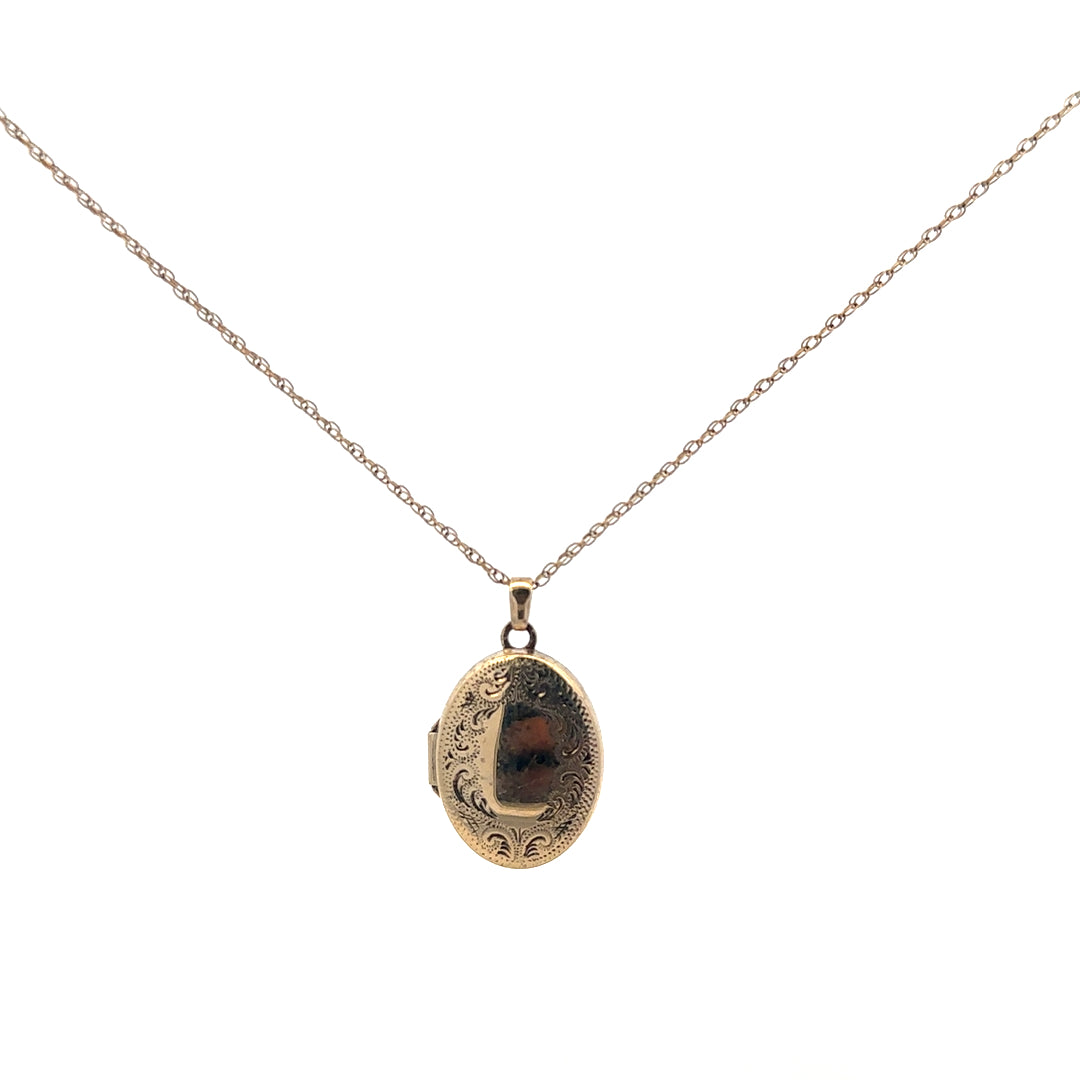 9ct yellow gold chain with locket pendant, 2.9g, unbranded jewelry featuring a classic design and polished finish.