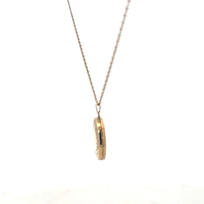 9ct yellow gold chain with locket pendant, weighing 2.9g, featuring a classic design and detailed craftsmanship.