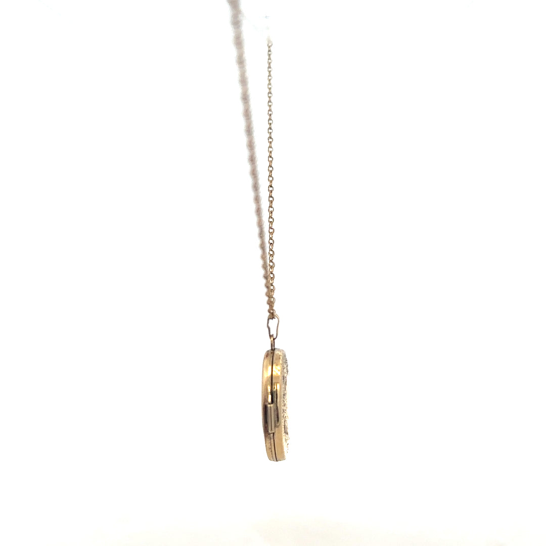 9ct yellow gold chain with a locket pendant, 2.9g, unbranded jewelry featuring a delicate design for women.