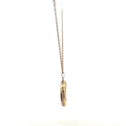 9ct yellow gold chain with a locket pendant, 2.9g, unbranded jewelry featuring a delicate design for women.