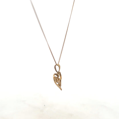 9ct yellow gold chain with Mum pendant, lightweight jewelry piece, showcasing a delicate gold chain and engraved pendant.
