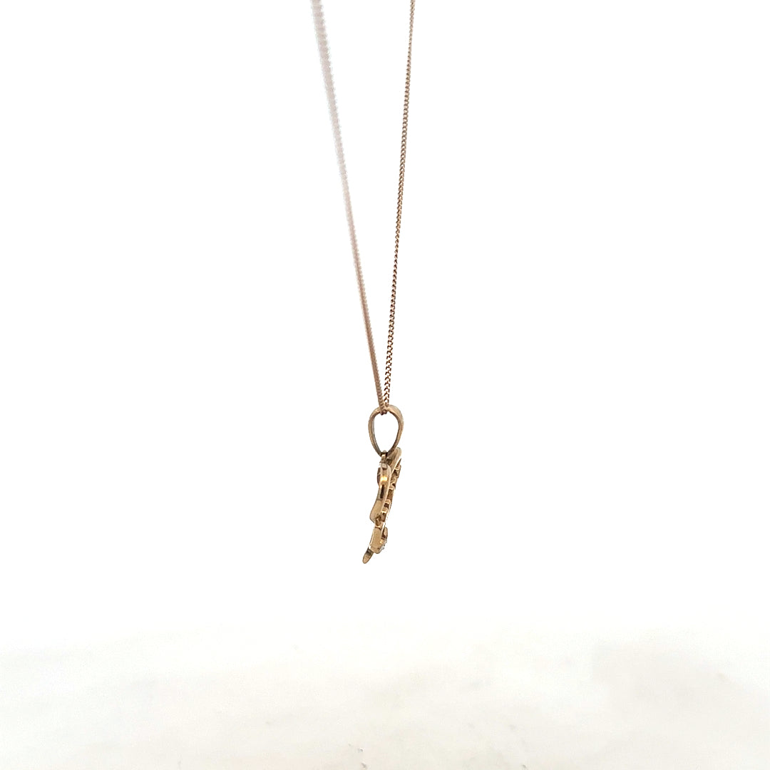 9ct yellow gold chain with mum pendant, 1.7g, unbranded jewelry featuring classic design and detailed craftsmanship.