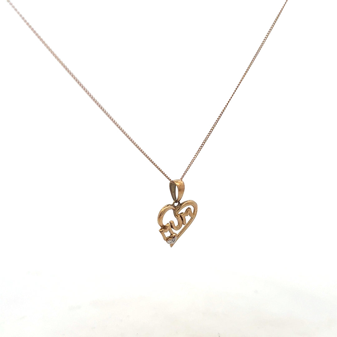 9ct yellow gold chain with a Mum pendant, weighing 1.7g, featuring a delicate design and classic style.