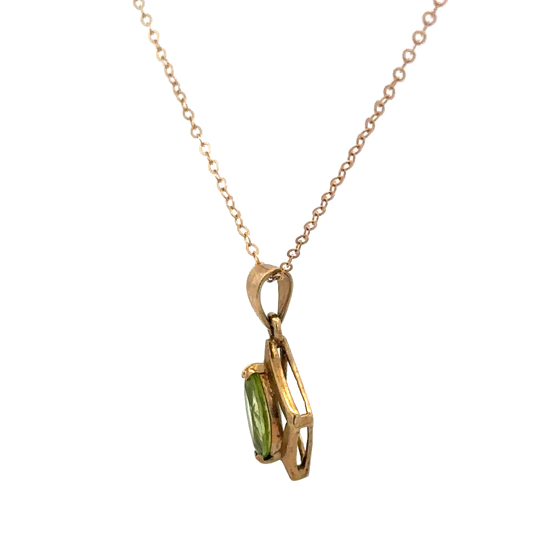9ct yellow gold chain with matching pendant, 2.2g, unbranded jewelry, detailed close-up of the gold chain and pendant.