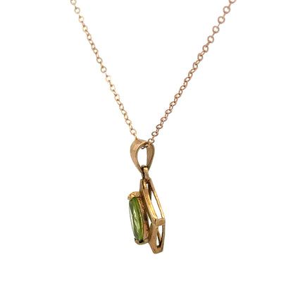 9ct yellow gold chain with matching pendant, 2.2g, unbranded jewelry, detailed close-up of the gold chain and pendant.
