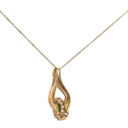 9ct yellow gold chain with matching pendant, 3g, unbranded jewelry, detailed close-up of the gold chain and pendant.