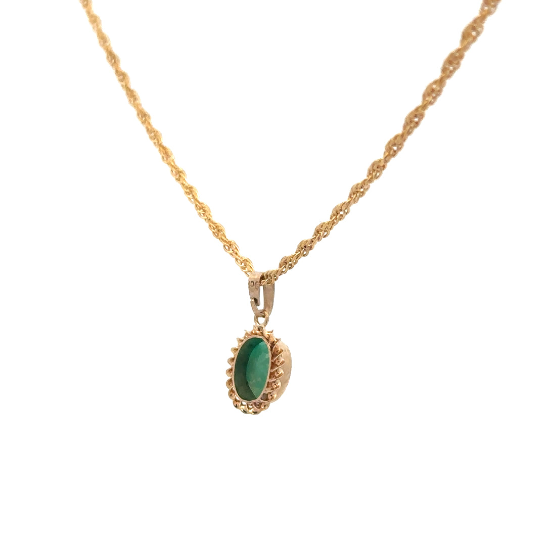 9ct yellow gold chain and pendant with a delicate design, weighs 4.6g, featuring a classic jewelry style.