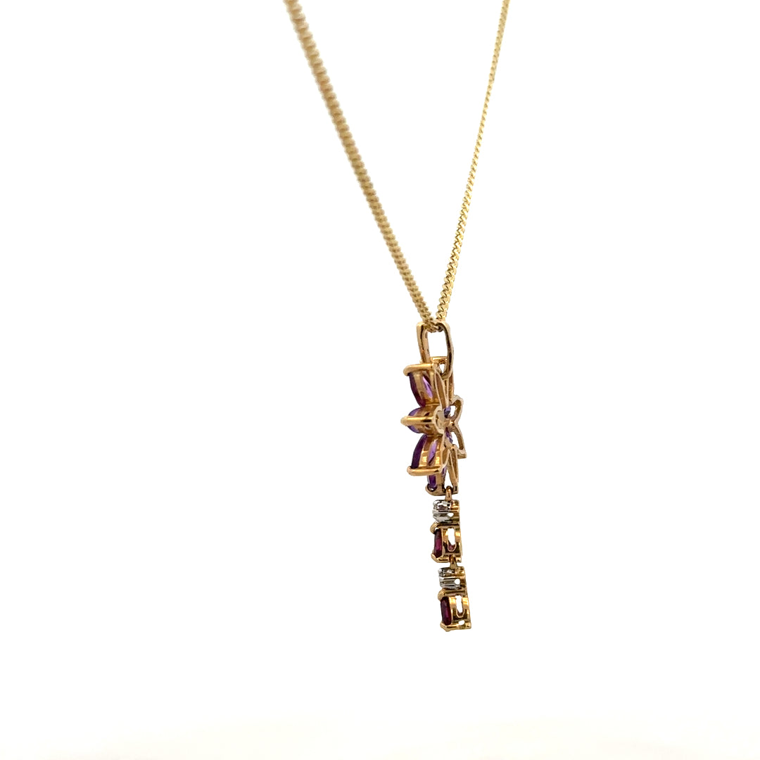 9ct yellow gold chain with pendant, featuring a sleek design, weighs 4g, unbranded jewelry accessory with elegant craftsmanship.