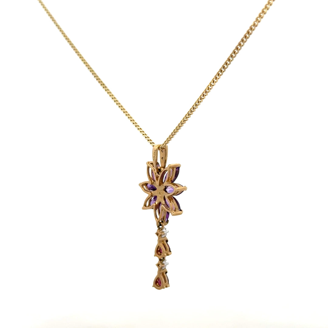 9ct yellow gold chain with pendant, weighing 4g, featuring a simple elegant design, unbranded jewelry accessory.