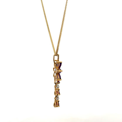 9ct yellow gold chain with pendant, weighing 4g, showcasing a classic jewelry design with a polished finish.